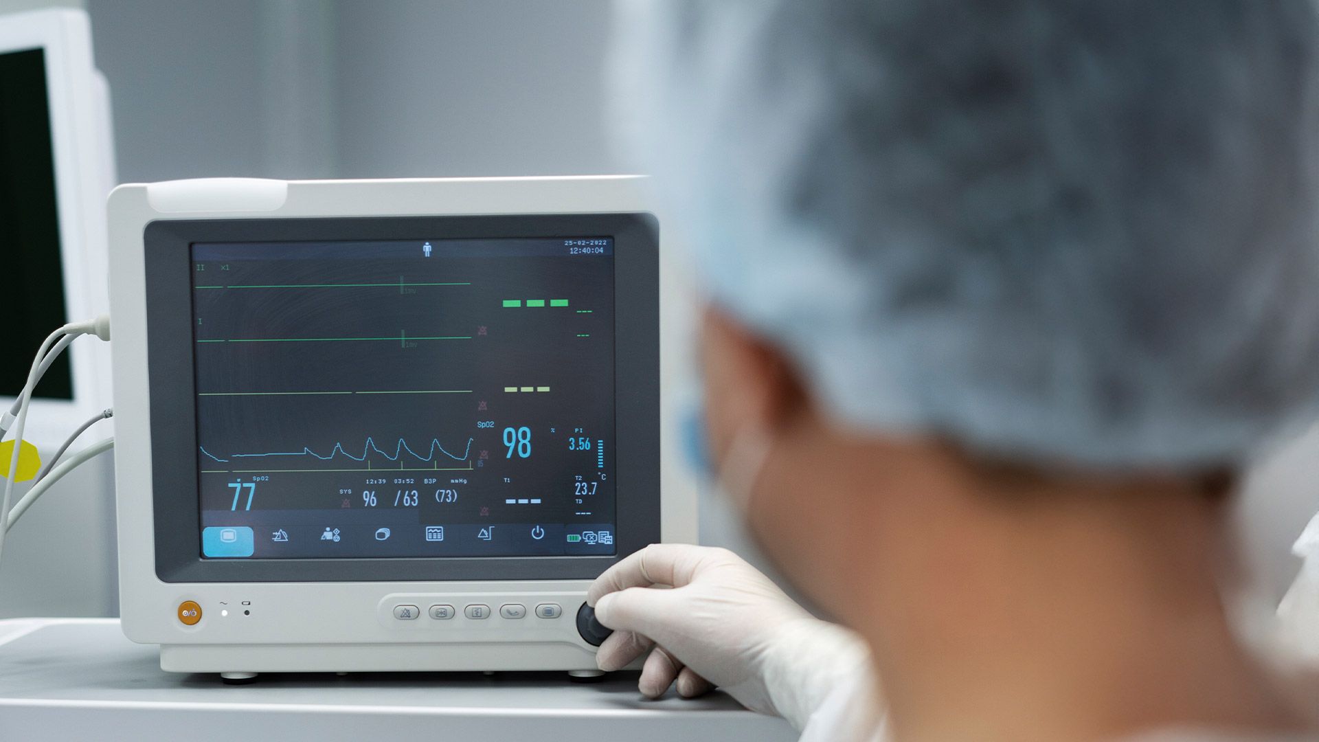 260504_CERTANIA_IFU-CERT_AI_patientenmonitor_medizin_überwachung_krankenhaus 260504_CERTANIA_IFU-CERT_AI_patientenmonitor_medizin_überwachung_krankenhaus