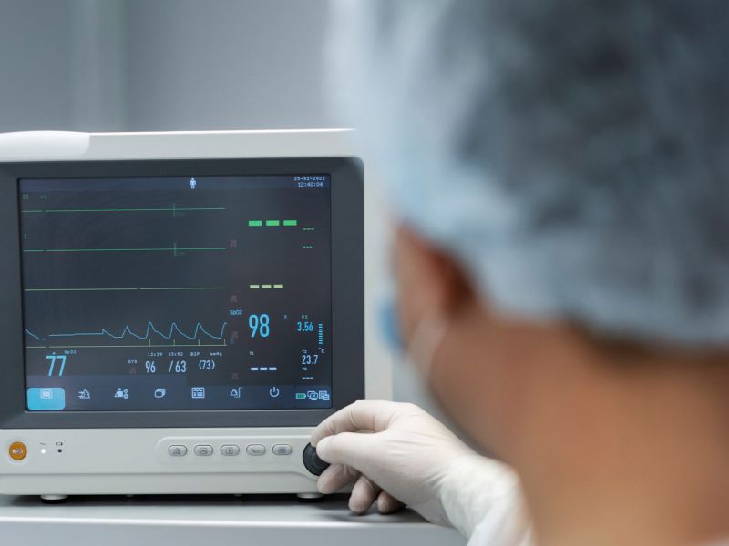 260504_CERTANIA_IFU-CERT_AI_patientenmonitor_medizin_überwachung_krankenhaus